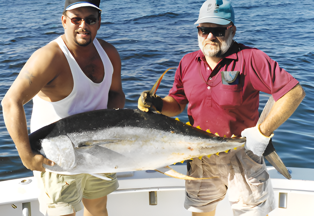 12 hour offshore yellowfin tuna fishing charter boat 40-70 miles from shore