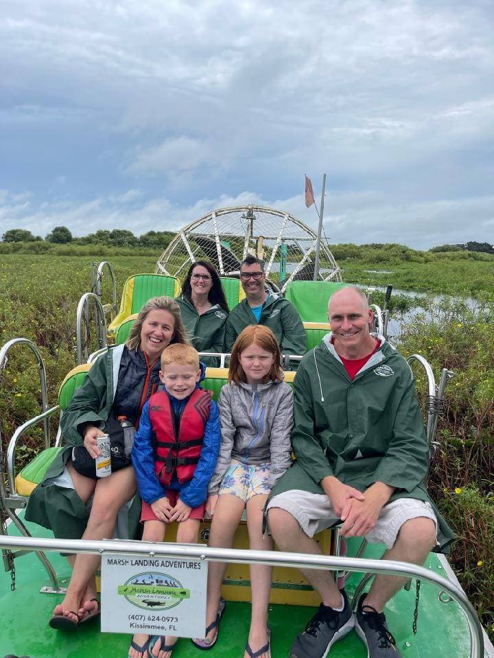 Group of 7 people enjoying fishing and hunting activities in Kissimmee