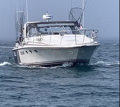Private booze cruise boat on Lake Ontario with spacious deck for parties up to 6 guests