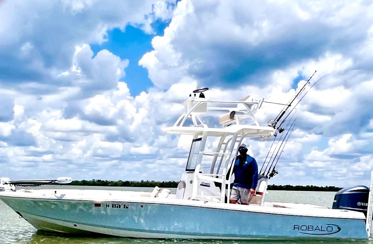 25 ft Robalo Boat
