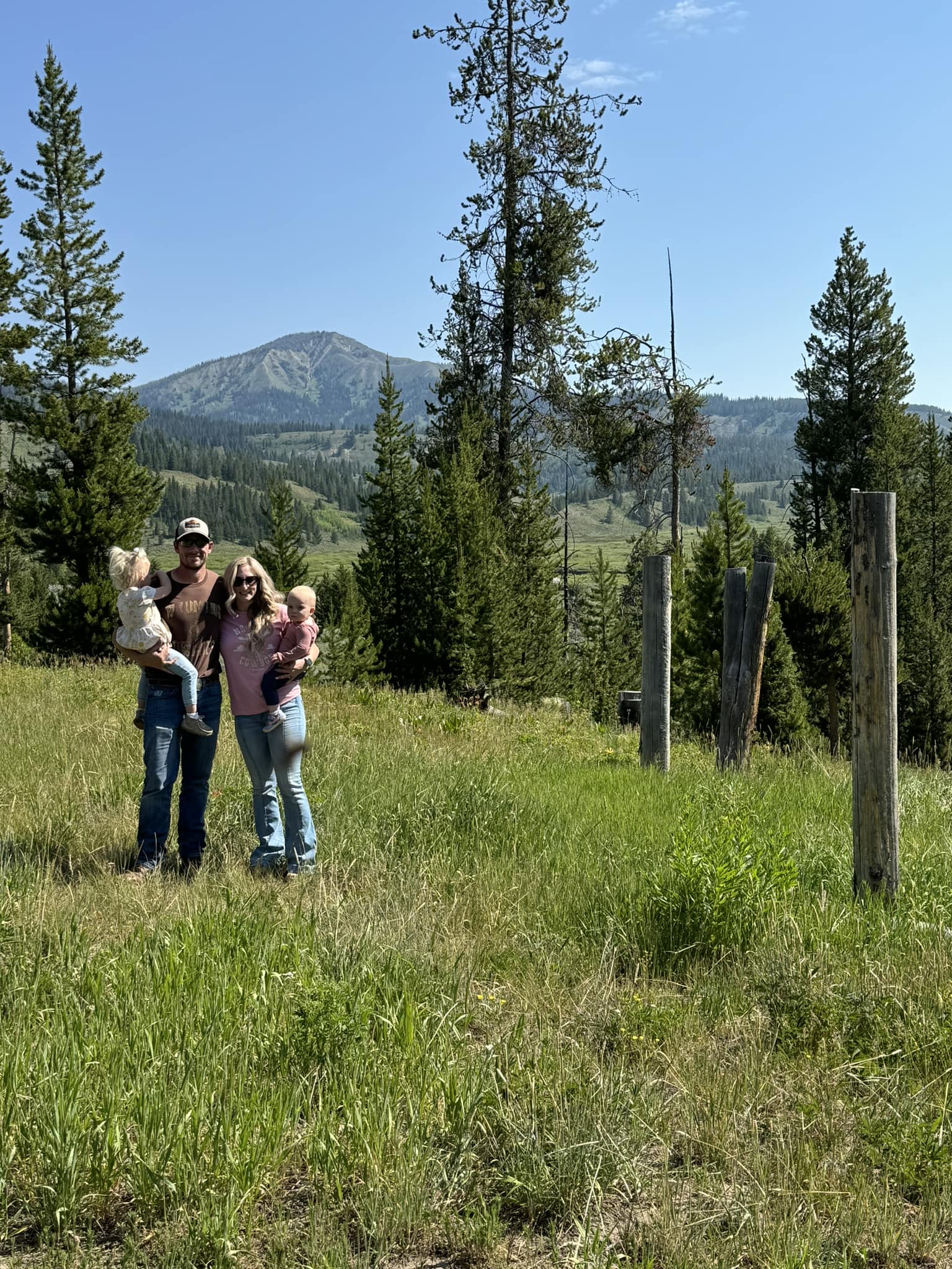3 people hunting in Pinedale