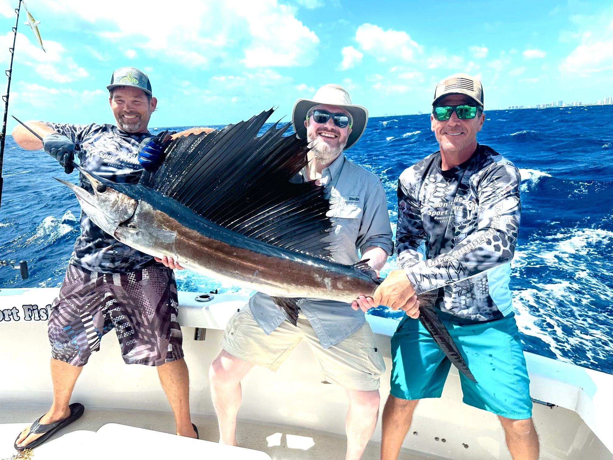 Private sportfishing boat charter in Pompano Beach waters targeting mahi, tuna, sailfish