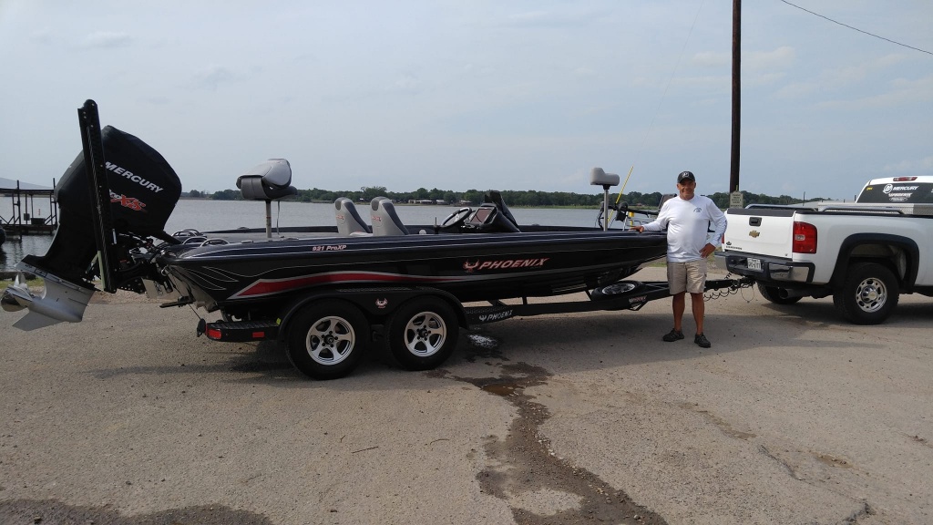 Efficient Bass boat for Lake Fork fishing