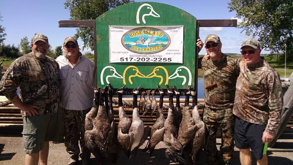 4 people hunting in Sebewaing