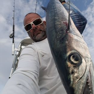 Fisherman with big 21-inch catch in FL