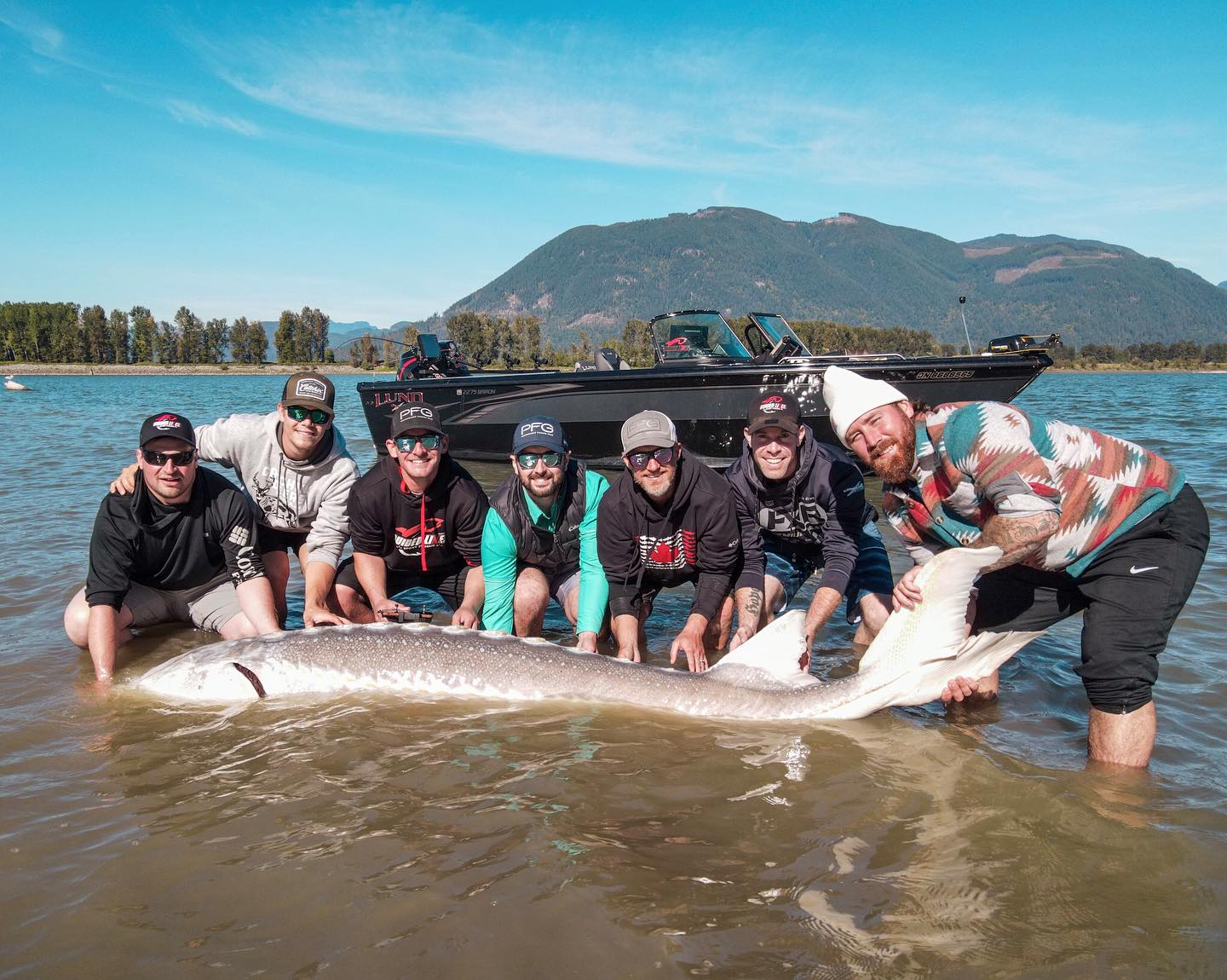 7 people fishing in Ontario
