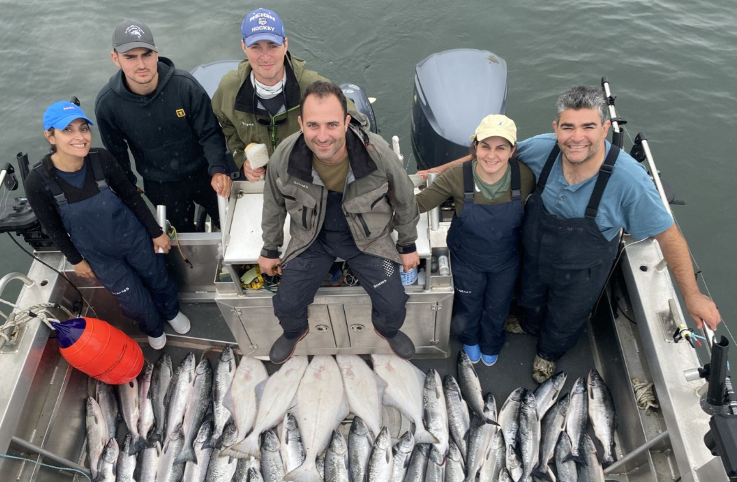 6 people enjoying a great fishing trip in Ketchikan