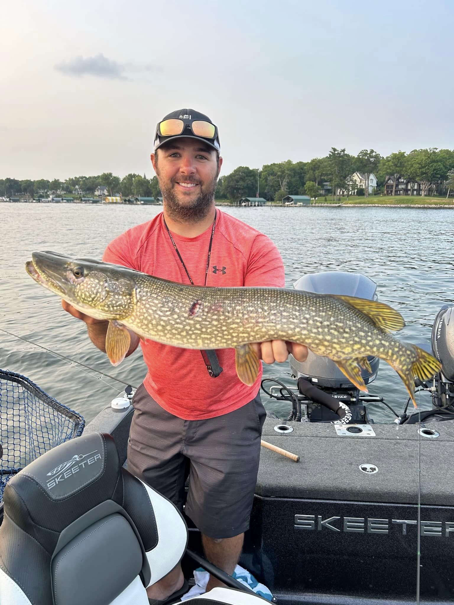 Fishing for a huge northern pike in Mound