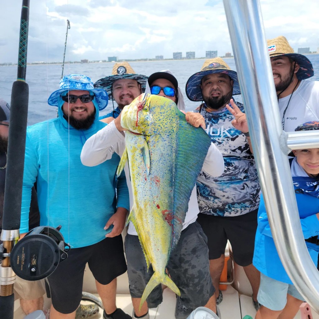 A group of 6 people enjoying a fishing trip at Pompano Beach
